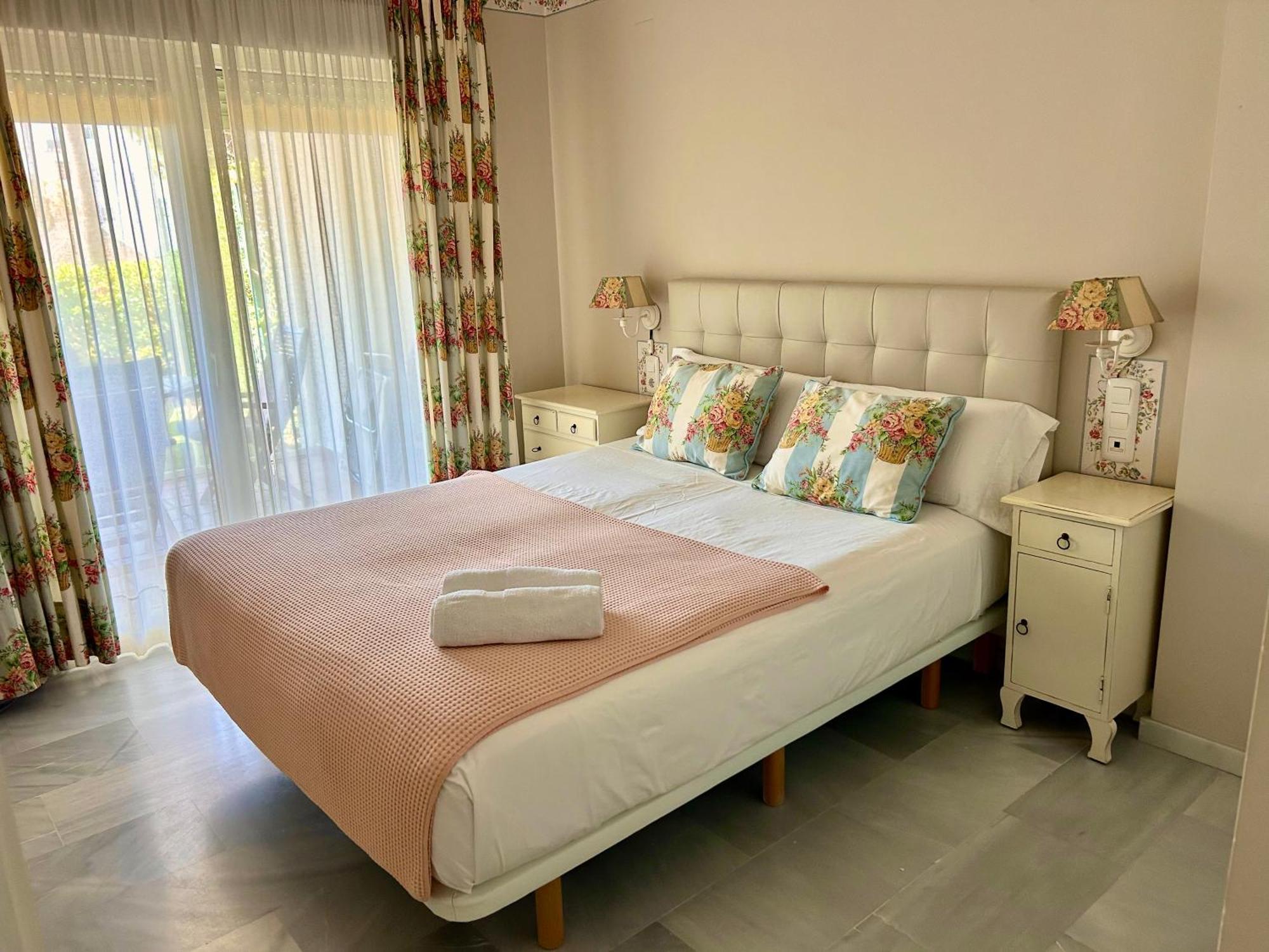 Mi Capricho, Beachfront, Grownfloor, Private Garden & Terrace Sitio de Calahonda Luaran gambar