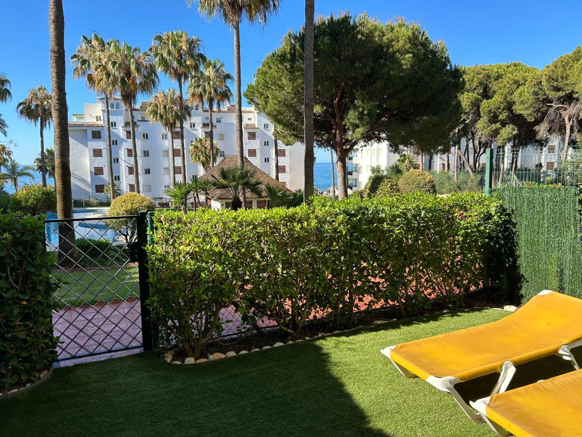 Mi Capricho, Beachfront, Grownfloor, Private Garden & Terrace Sitio de Calahonda Luaran gambar