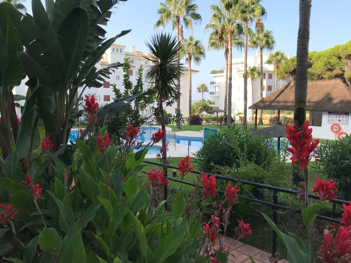 Mi Capricho, Beachfront, Grownfloor, Private Garden & Terrace Sitio de Calahonda Luaran gambar